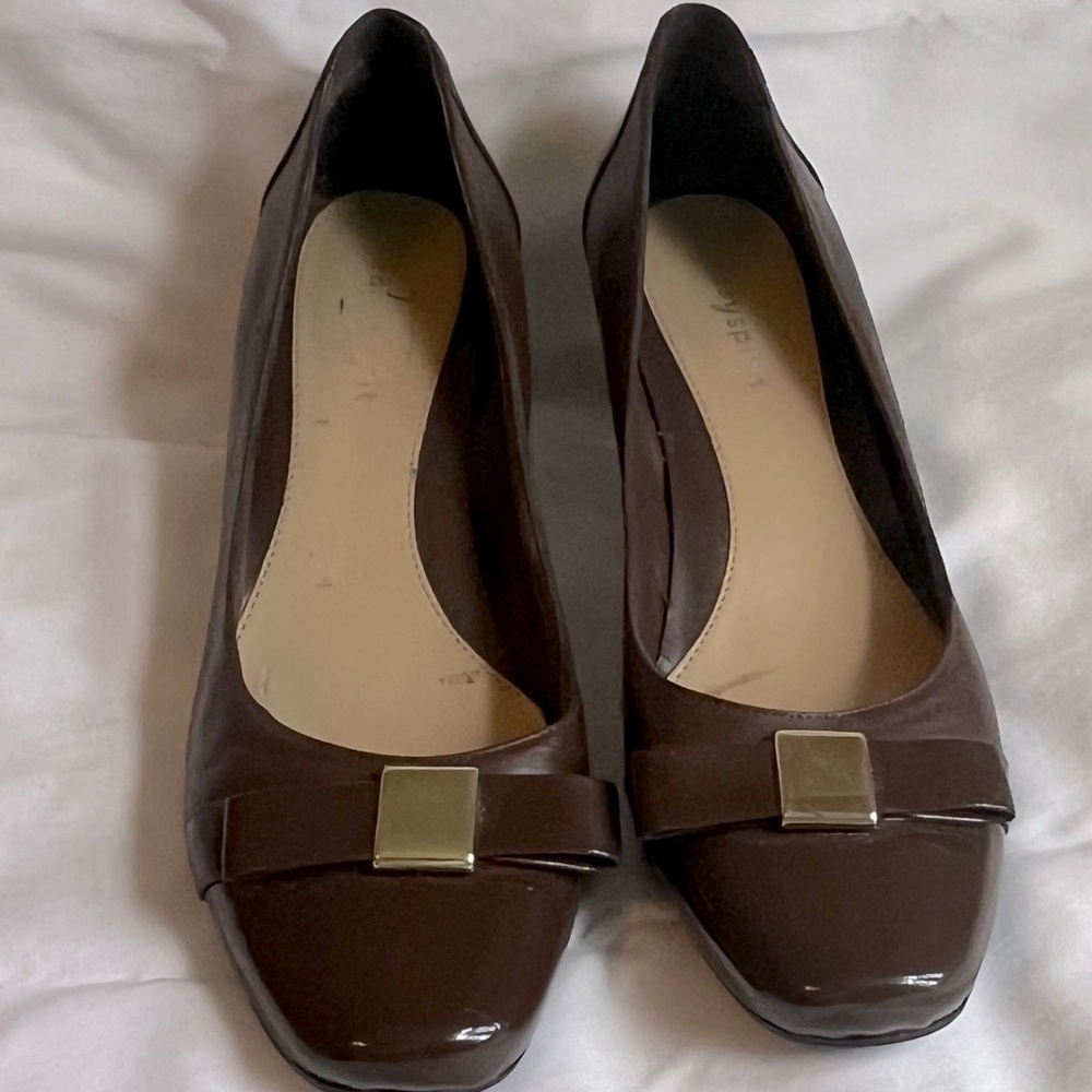 Easy Spirit brown 2 inch pumps, size 9